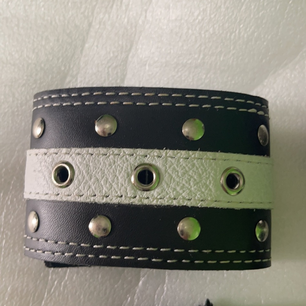 4 leather bracelets - Picture 2 of 10